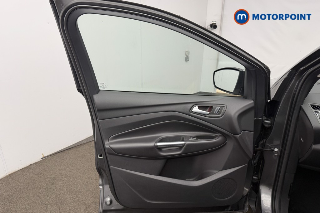 Ford Kuga Titanium Edition Manual Petrol SUV - Stock Number (1691226) - 8th supplementary image