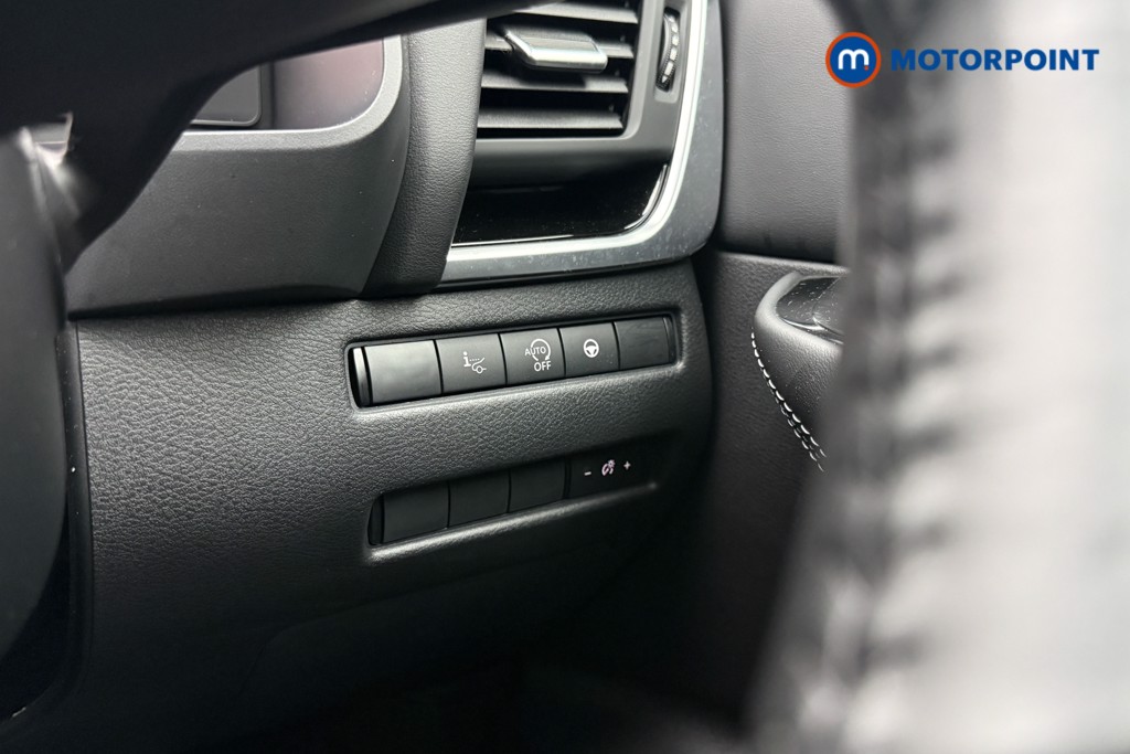 Nissan Qashqai Premiere Edition Manual Petrol SUV - Stock Number (1691473) - 14th supplementary image