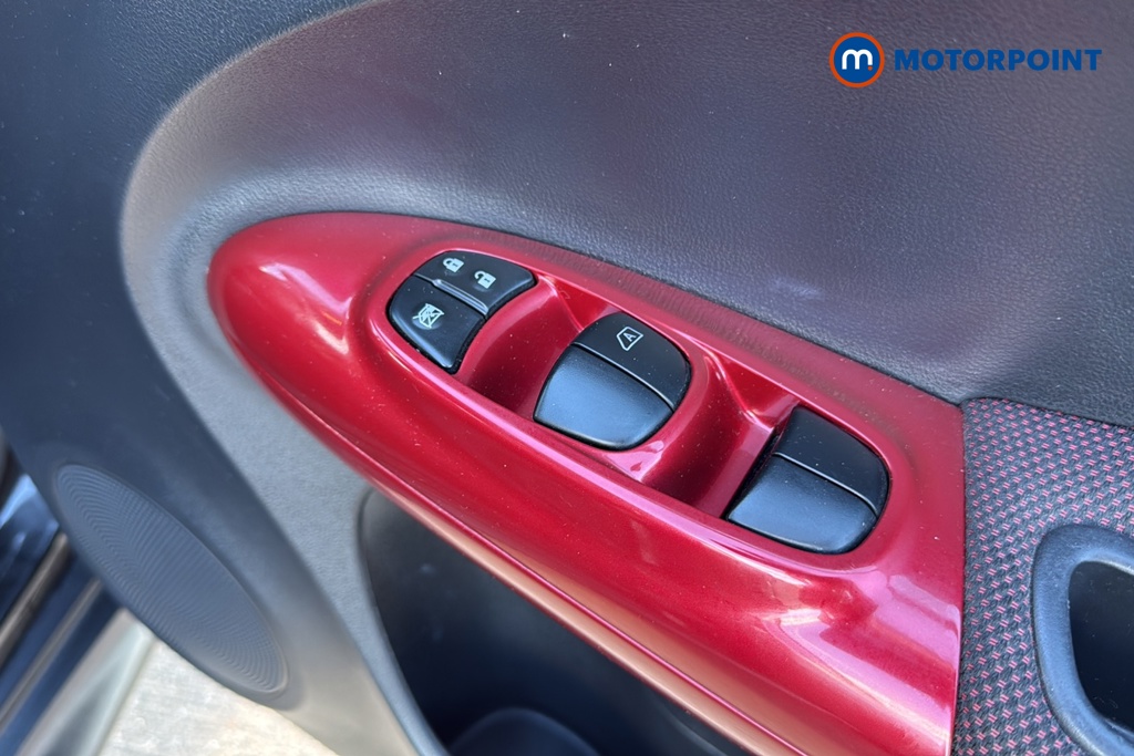 Nissan Juke N-Connecta Manual Diesel SUV - Stock Number (1667439) - 19th supplementary image