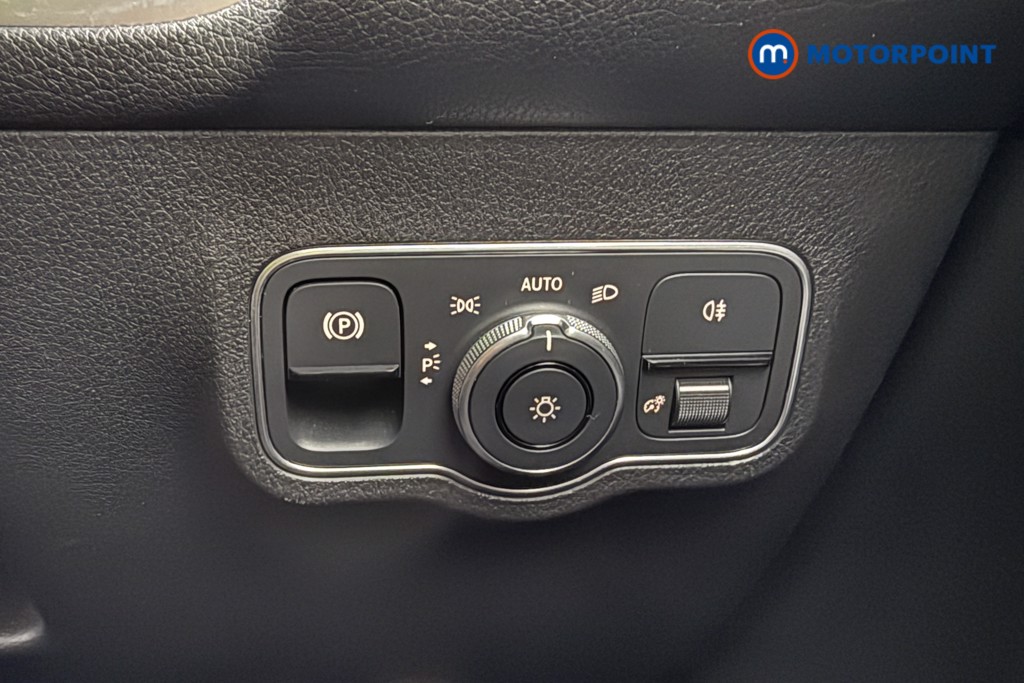 Mercedes-Benz GLB Amg Line Automatic Petrol SUV - Stock Number (1681204) - 19th supplementary image
