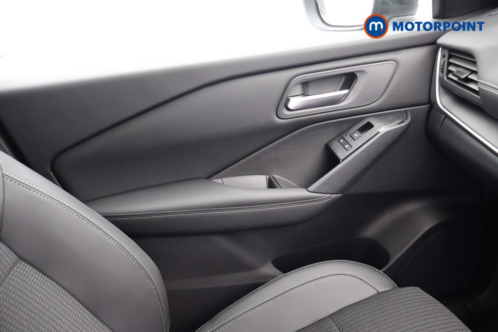Nissan Qashqai N-Connecta Manual Petrol SUV - Stock Number (1683518) - 11th supplementary image