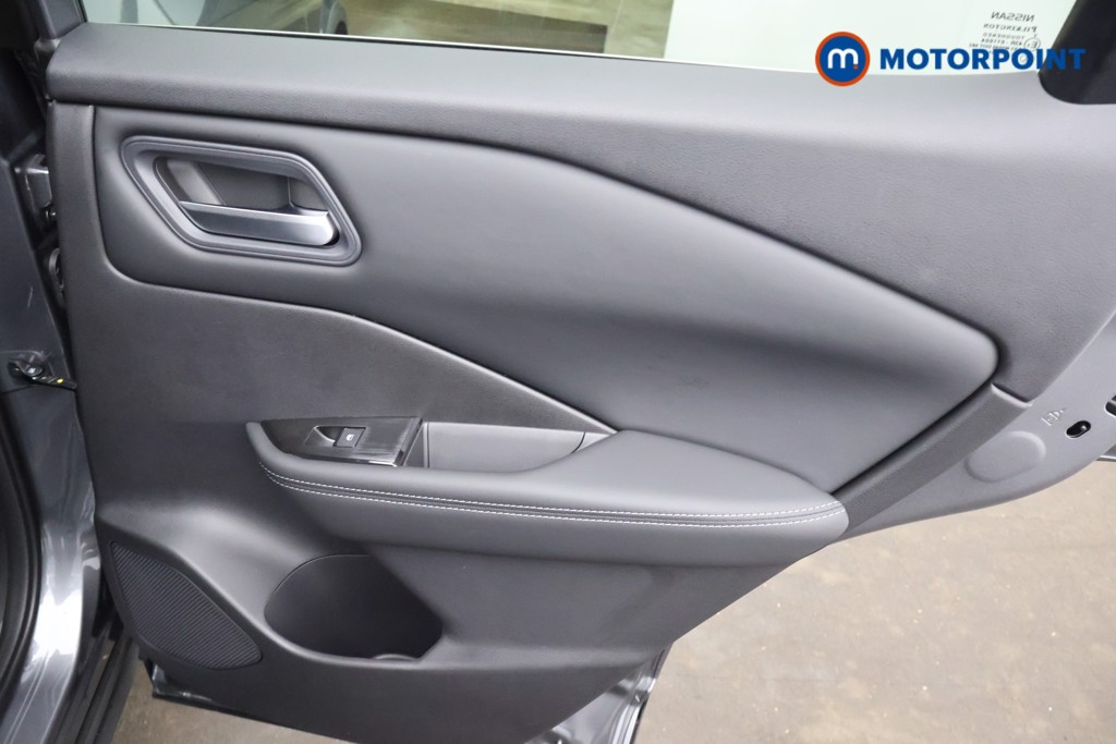 Nissan Qashqai N-Connecta Manual Petrol SUV - Stock Number (1683518) - 19th supplementary image
