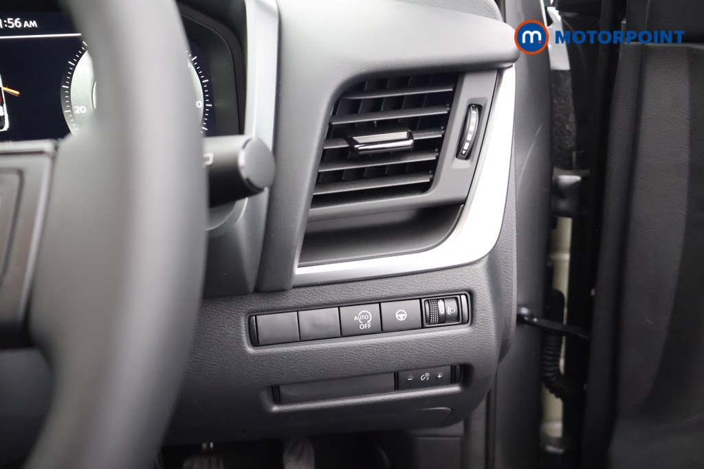 Nissan Qashqai N-Connecta Manual Petrol SUV - Stock Number (1683539) - 7th supplementary image