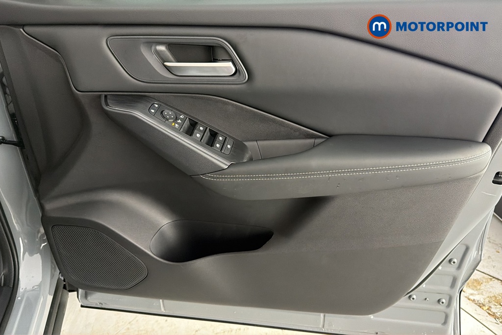 Nissan Qashqai N-Connecta Manual Petrol SUV - Stock Number (1683541) - 18th supplementary image