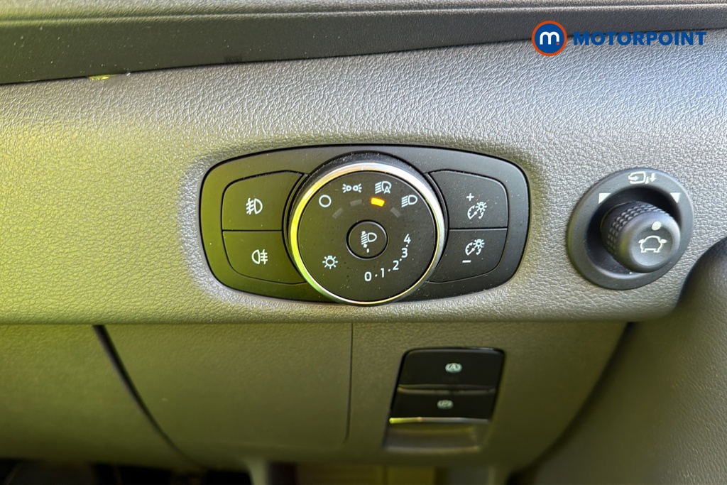 Ford Transit Limited Automatic Diesel Medium Roof Van - Stock Number (1685484) - 11th supplementary image