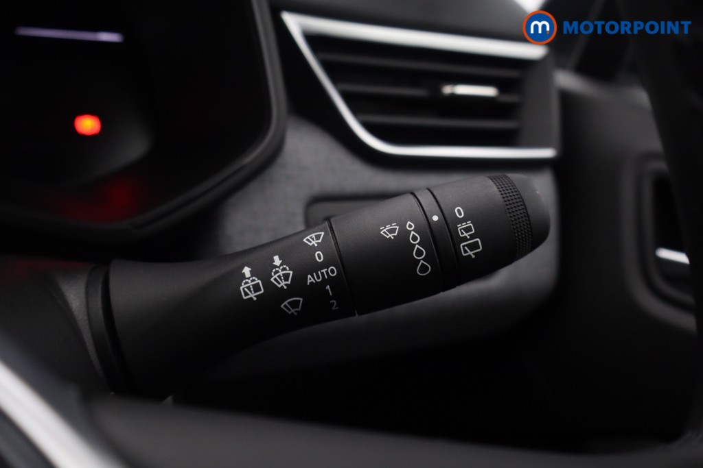 Renault Clio Evolution Manual Petrol Hatchback - Stock Number (1685659) - 6th supplementary image