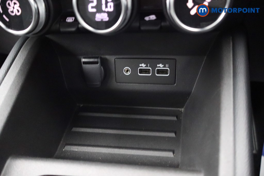 Renault Clio Evolution Manual Petrol Hatchback - Stock Number (1685659) - 12th supplementary image