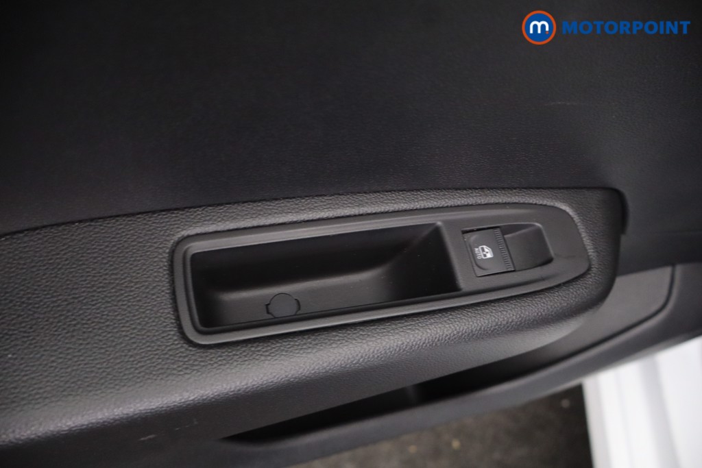 Renault Clio Evolution Manual Petrol Hatchback - Stock Number (1685659) - 28th supplementary image