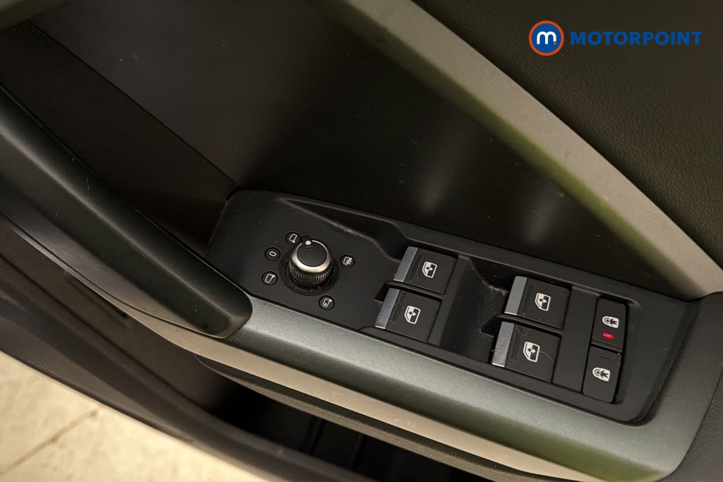 Audi Q3 Black Edition Manual Petrol SUV - Stock Number (1686555) - 19th supplementary image