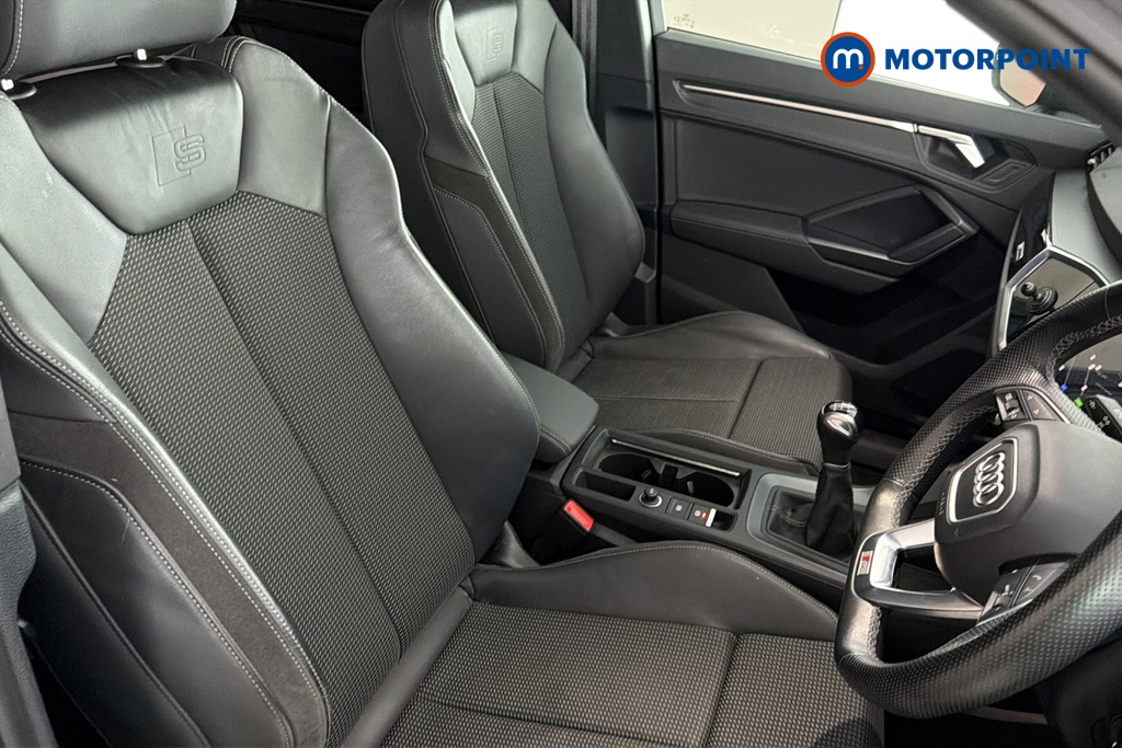 Audi Q3 Black Edition Manual Petrol SUV - Stock Number (1686555) - 22nd supplementary image