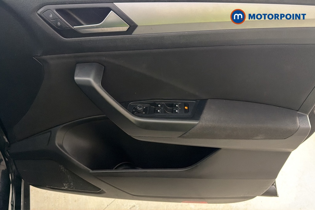 Volkswagen T-Roc Life Manual Petrol SUV - Stock Number (1686637) - 18th supplementary image