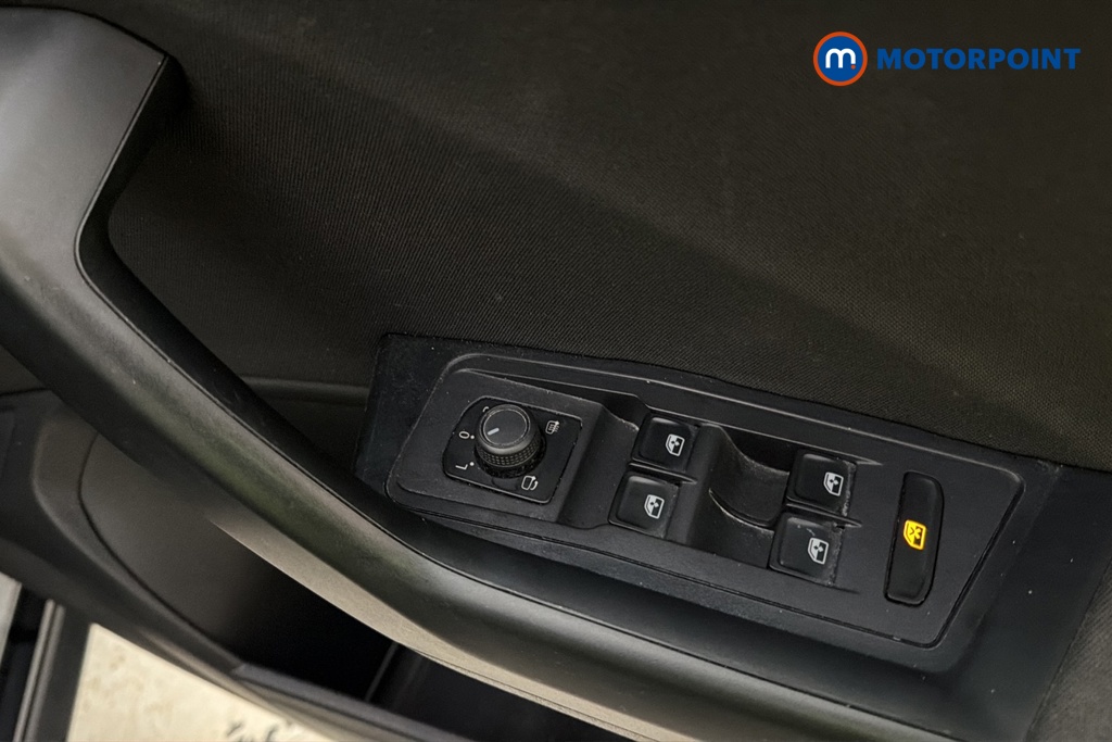 Volkswagen T-Roc Life Manual Petrol SUV - Stock Number (1686637) - 19th supplementary image