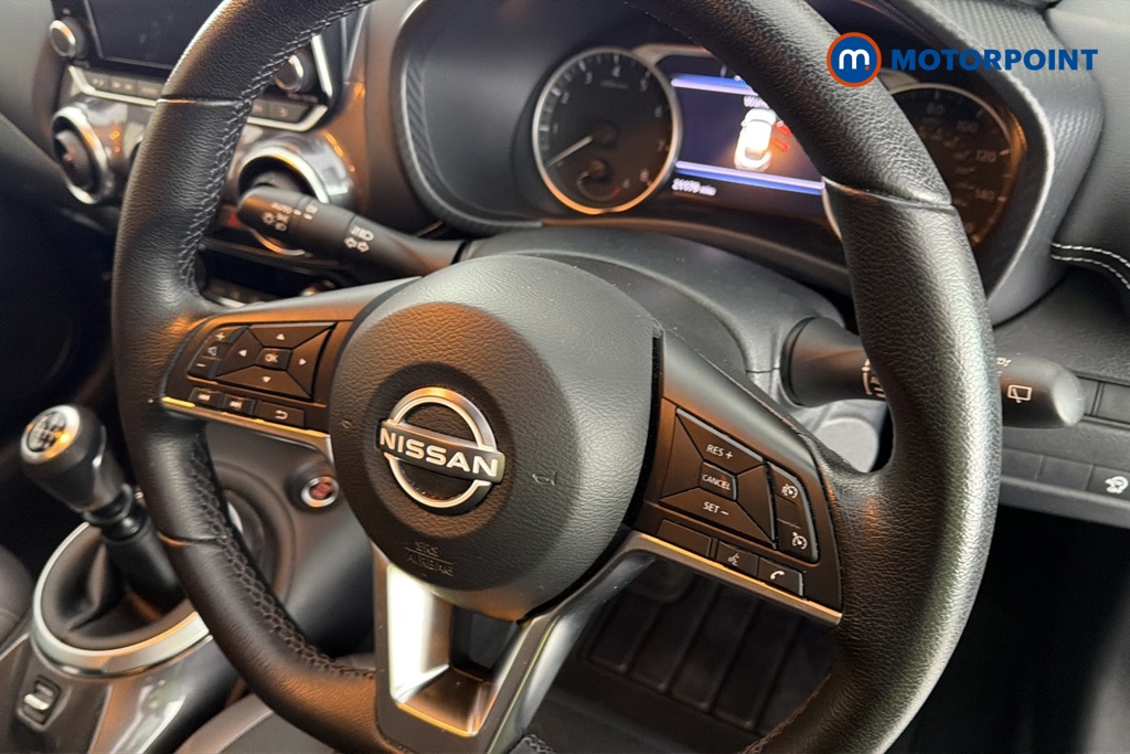 Nissan Juke N-Connecta Manual Petrol SUV - Stock Number (1686787) - 2nd supplementary image