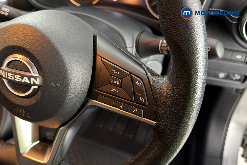 Nissan Juke N-Connecta Manual Petrol SUV - Stock Number (1686787) - 3rd supplementary image