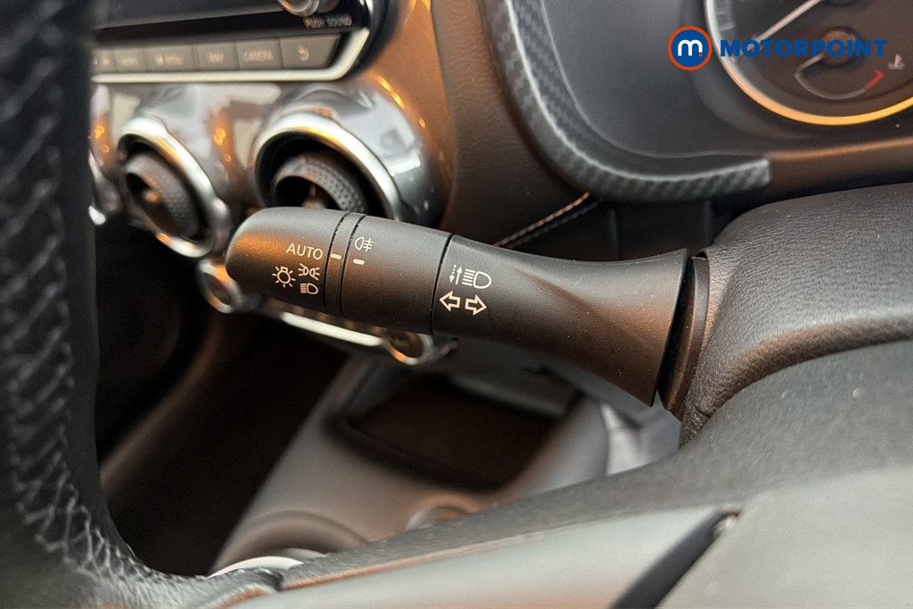 Nissan Juke N-Connecta Manual Petrol SUV - Stock Number (1686787) - 5th supplementary image