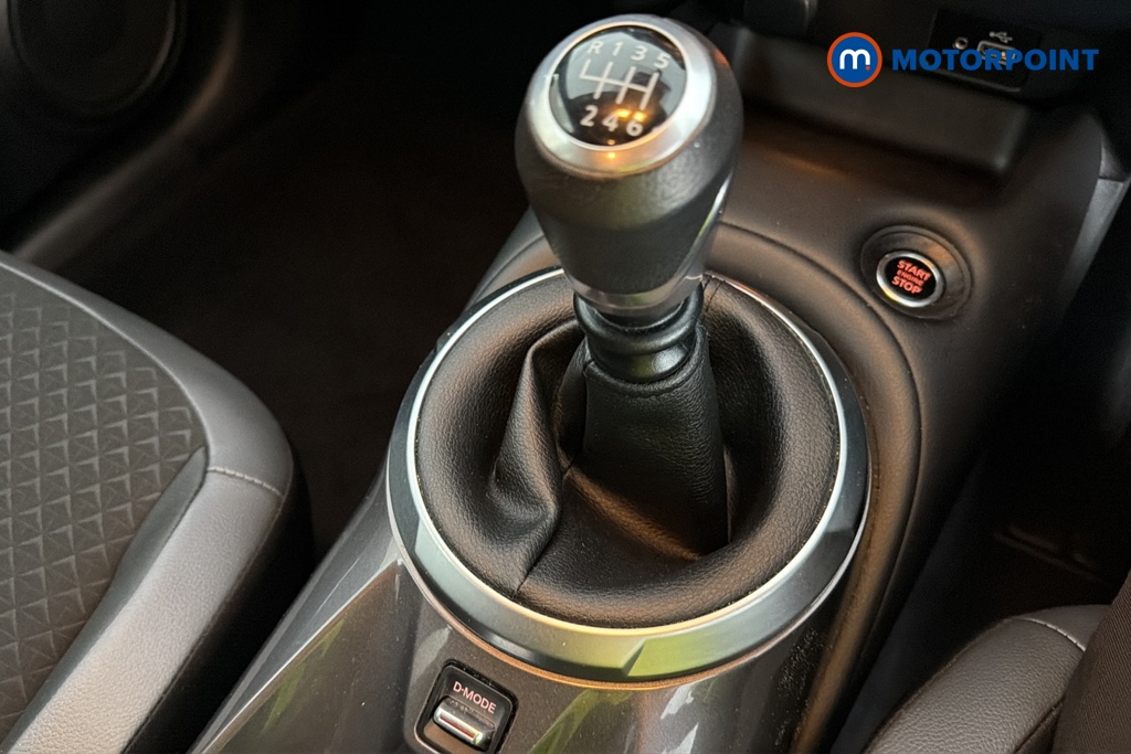 Nissan Juke N-Connecta Manual Petrol SUV - Stock Number (1686787) - 15th supplementary image