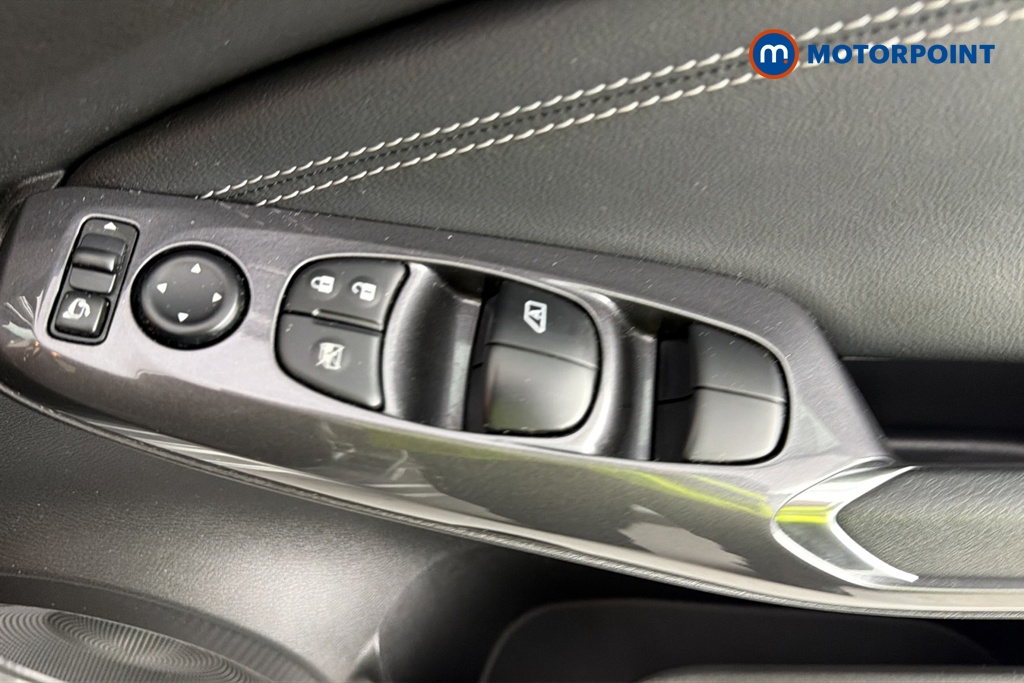 Nissan Juke N-Connecta Manual Petrol SUV - Stock Number (1686787) - 19th supplementary image
