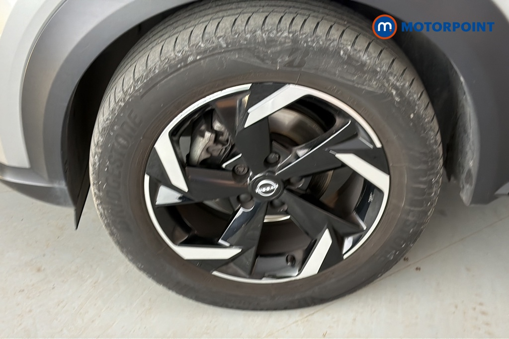 Nissan Juke N-Connecta Manual Petrol SUV - Stock Number (1686787) - 44th supplementary image