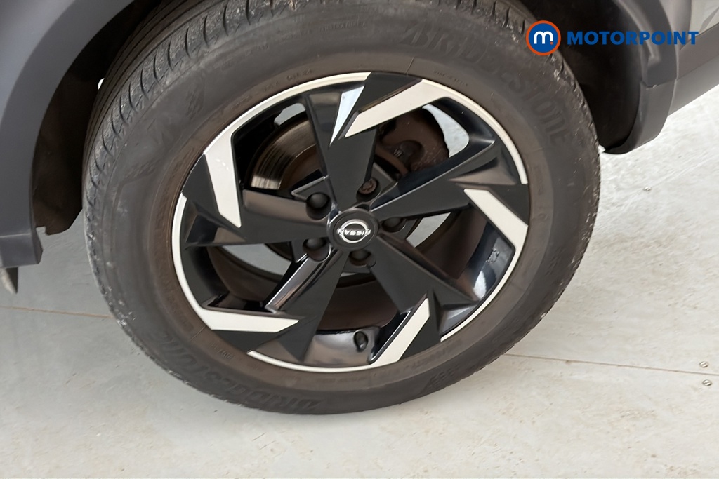Nissan Juke N-Connecta Manual Petrol SUV - Stock Number (1686787) - 45th supplementary image