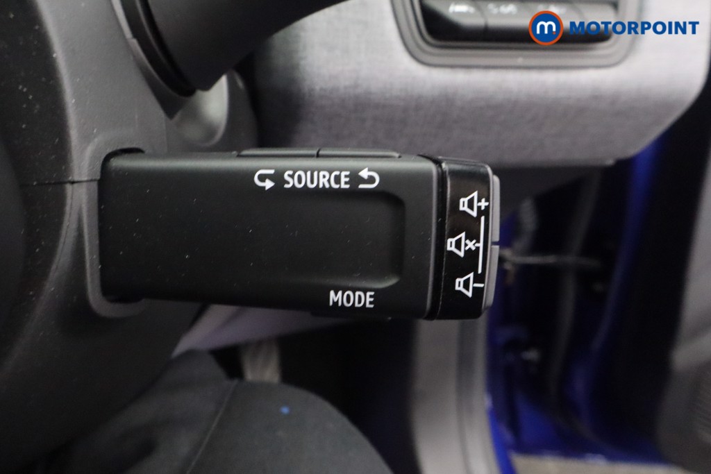 Renault Clio Evolution Manual Petrol Hatchback - Stock Number (1686800) - 9th supplementary image
