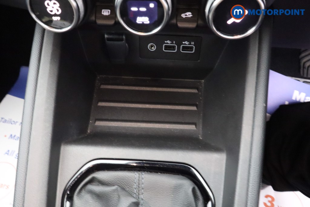 Renault Clio Evolution Manual Petrol Hatchback - Stock Number (1686800) - 14th supplementary image