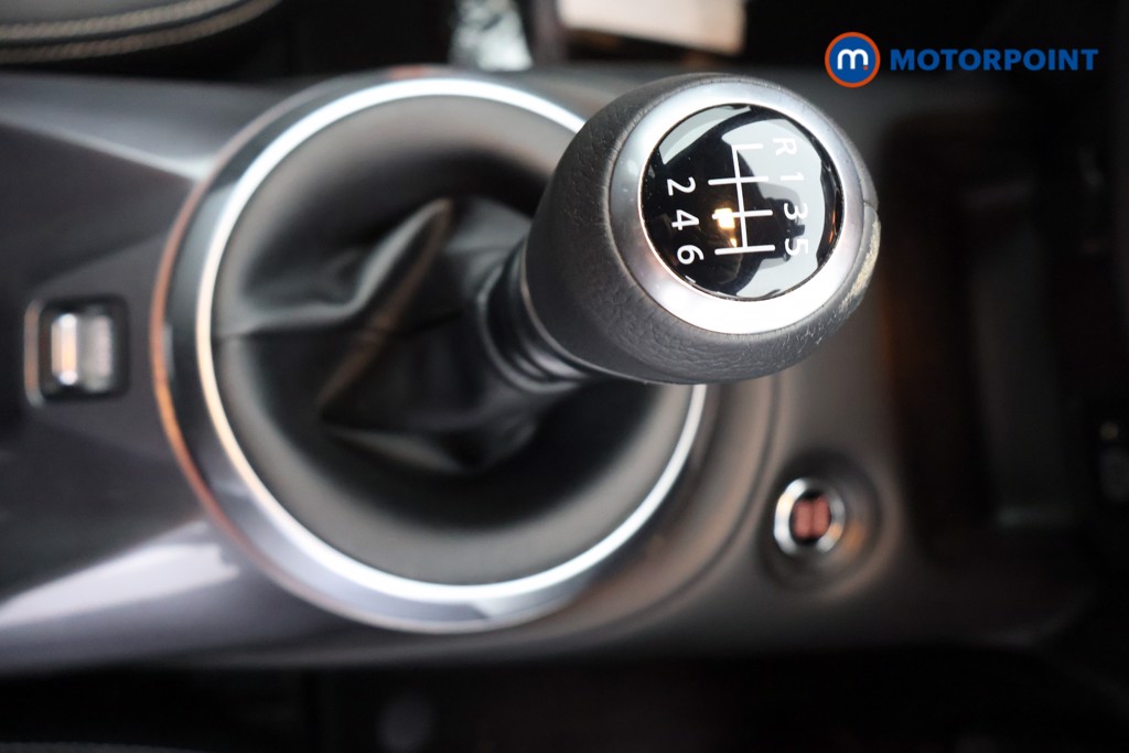 Nissan Juke Tekna Manual Petrol SUV - Stock Number (1690367) - 9th supplementary image