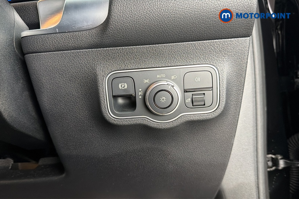 Mercedes-Benz GLB Amg Line Automatic Petrol SUV - Stock Number (1690373) - 11th supplementary image