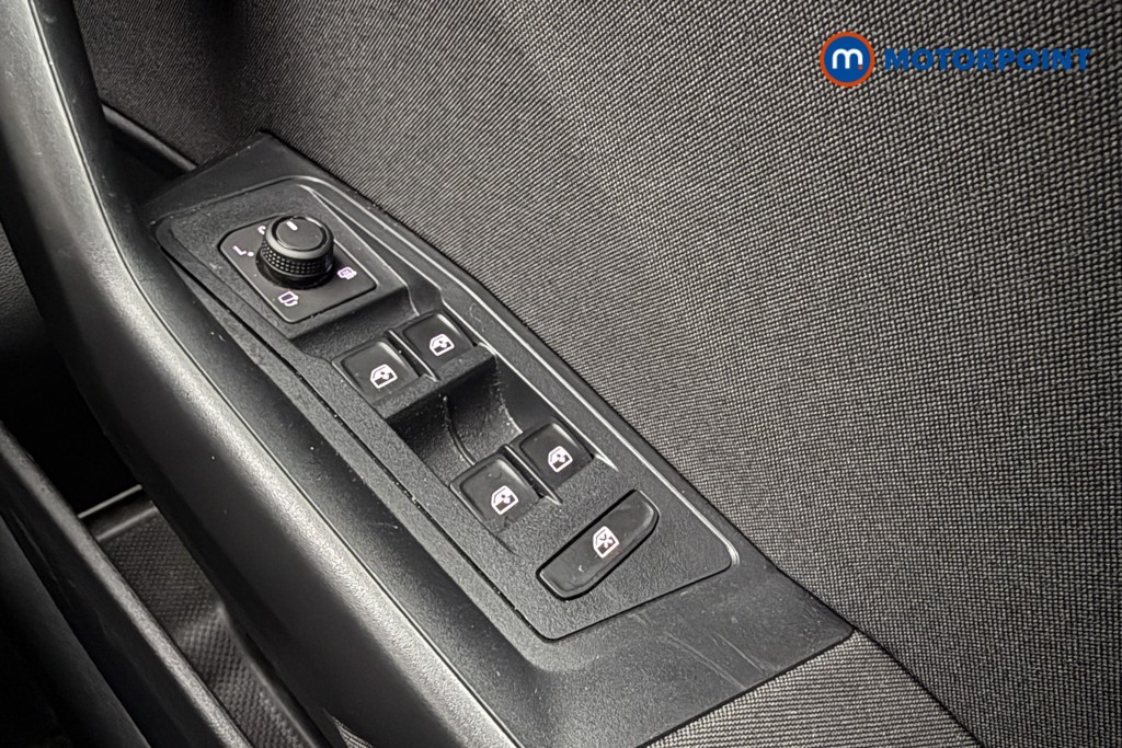 Volkswagen T-Roc Life Manual Petrol SUV - Stock Number (1690997) - 15th supplementary image
