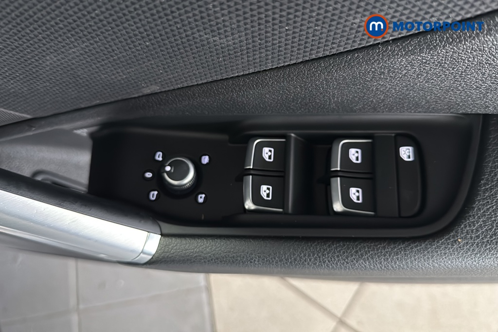 Audi Q2 S Line Automatic Petrol SUV - Stock Number (1677842) - 19th supplementary image