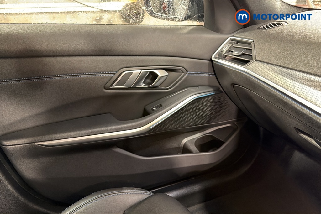 BMW 3 Series M Sport Automatic Petrol Plug-In Hybrid Saloon - Stock Number (1682643) - 10th supplementary image