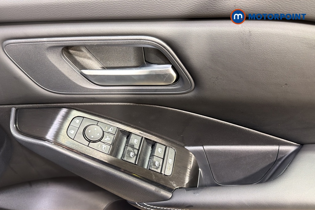 Nissan Qashqai N-Connecta Manual Petrol SUV - Stock Number (1683570) - 19th supplementary image