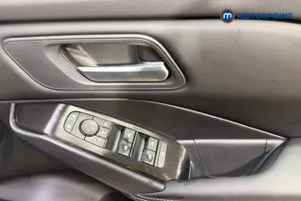 Nissan Qashqai N-Connecta Manual Petrol SUV - Stock Number (1683570) - 19th supplementary image