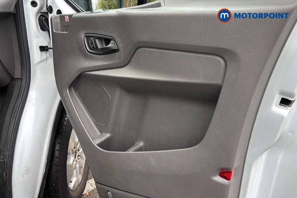 Ford Transit Limited Automatic Diesel Medium Roof Van - Stock Number (1685471) - 18th supplementary image
