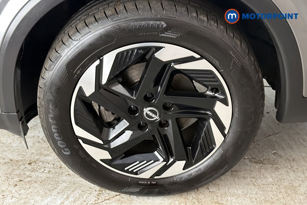 Nissan Qashqai N-Connecta Manual Petrol SUV - Stock Number (1689650) - 44th supplementary image