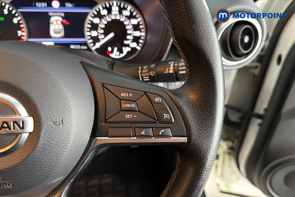 Nissan Juke N-Connecta Manual Petrol SUV - Stock Number (1690250) - 3rd supplementary image