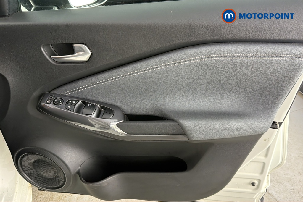 Nissan Juke N-Connecta Manual Petrol SUV - Stock Number (1690250) - 18th supplementary image