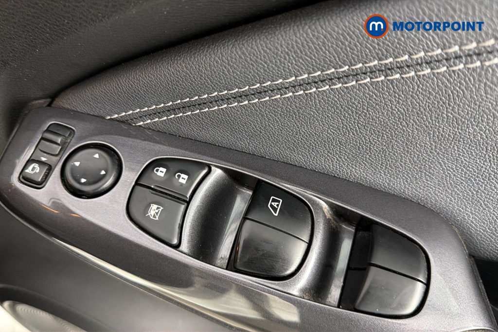 Nissan Juke N-Connecta Manual Petrol SUV - Stock Number (1690250) - 19th supplementary image