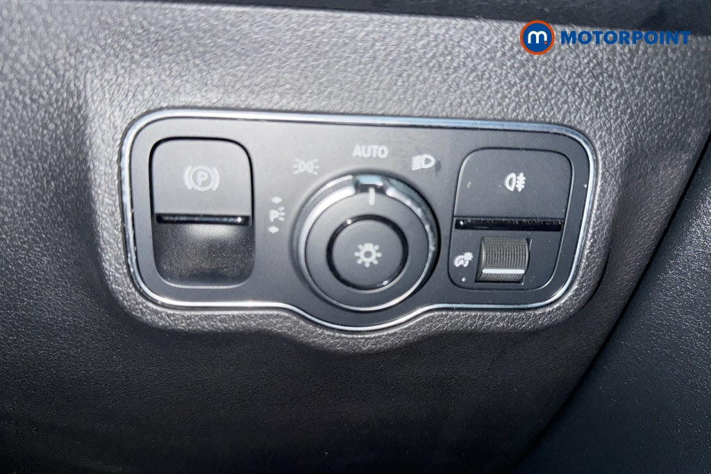 Mercedes-Benz GLB Amg Line Automatic Petrol SUV - Stock Number (1693045) - 11th supplementary image