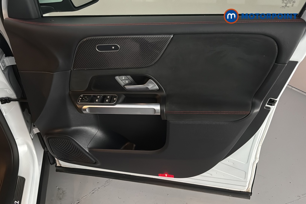 Mercedes-Benz GLB Amg Line Automatic Petrol SUV - Stock Number (1693045) - 18th supplementary image