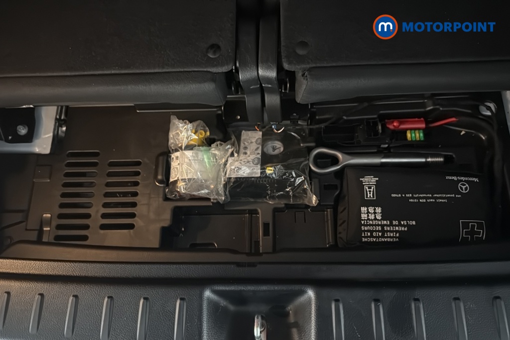 Mercedes-Benz GLB Amg Line Automatic Petrol SUV - Stock Number (1693045) - 33rd supplementary image