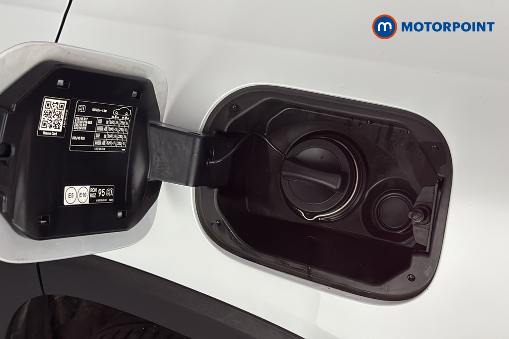 Mercedes-Benz GLB Amg Line Automatic Petrol SUV - Stock Number (1693045) - 41st supplementary image