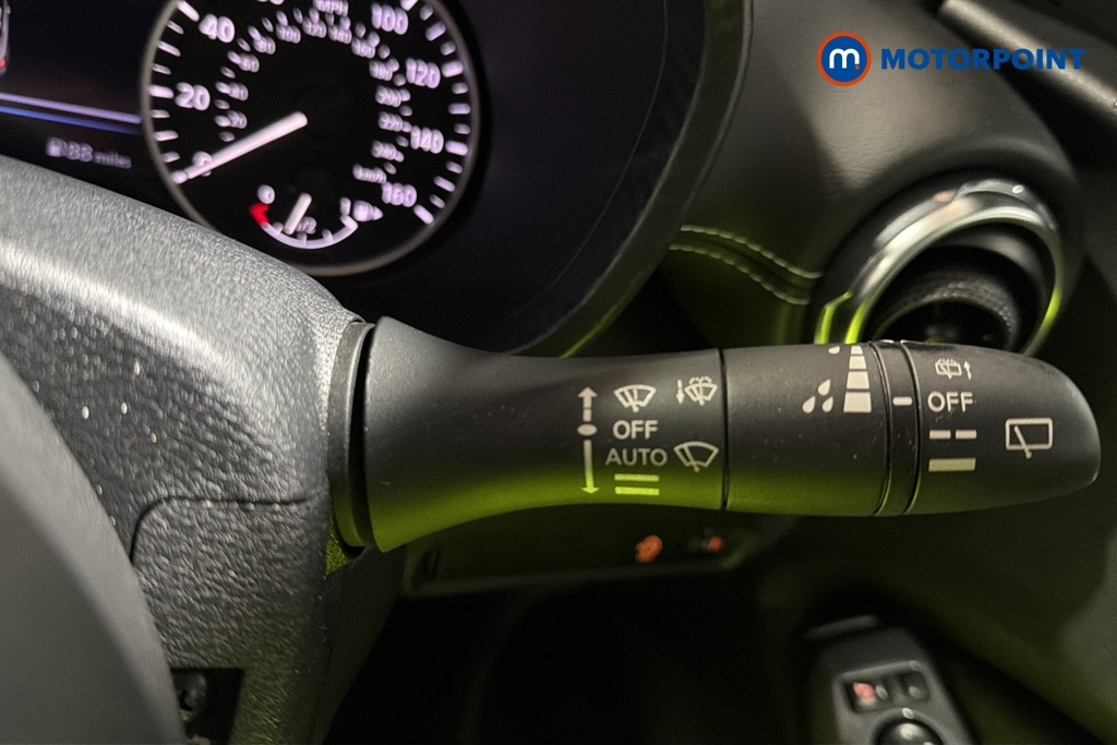 Nissan Juke N-Connecta Automatic Petrol SUV - Stock Number (1685634) - 6th supplementary image