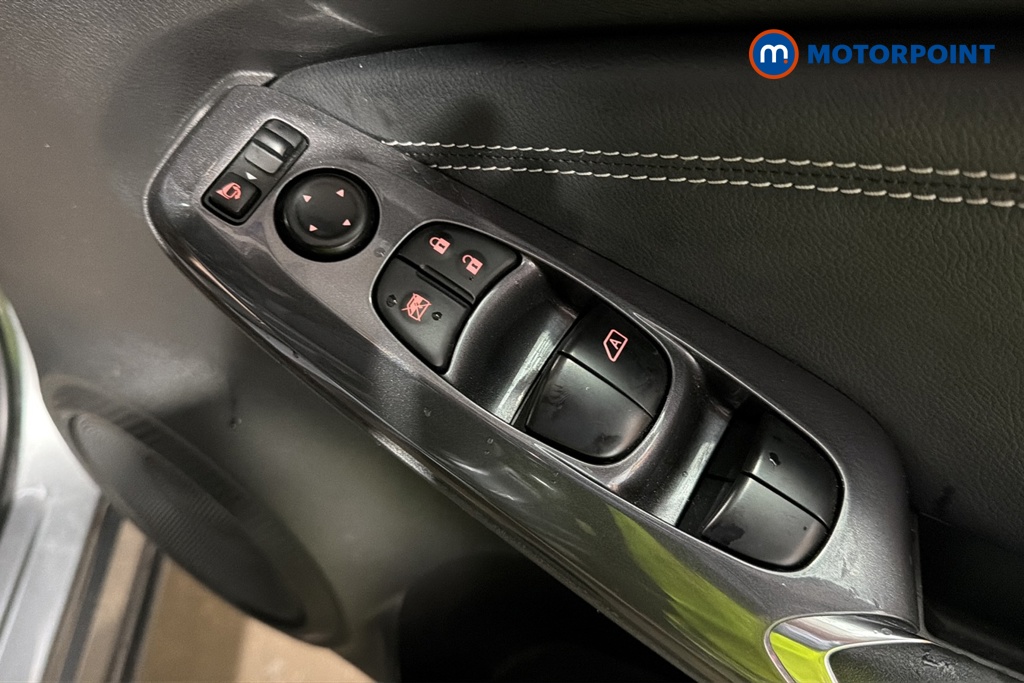 Nissan Juke N-Connecta Automatic Petrol SUV - Stock Number (1685634) - 19th supplementary image