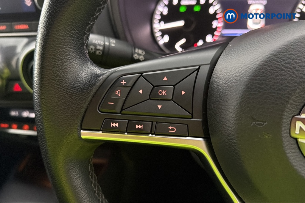 Nissan Juke N-Connecta Manual Petrol SUV - Stock Number (1685649) - 4th supplementary image