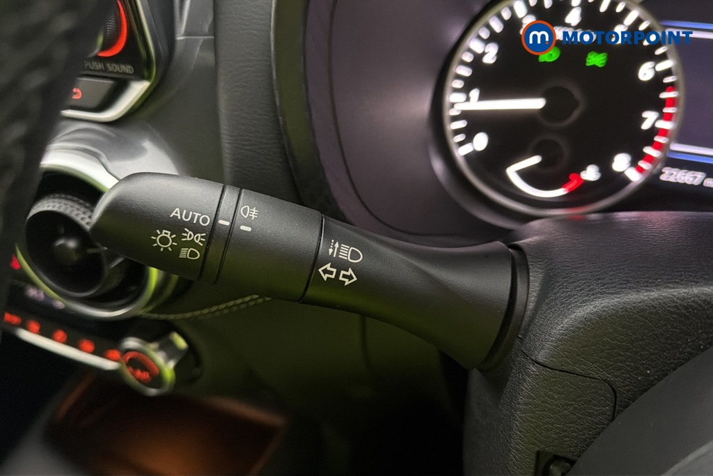 Nissan Juke N-Connecta Manual Petrol SUV - Stock Number (1685649) - 5th supplementary image