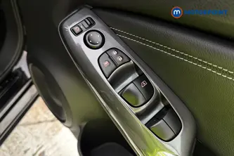Nissan Juke N-Connecta Manual Petrol SUV - Stock Number (1685649) - 19th supplementary image