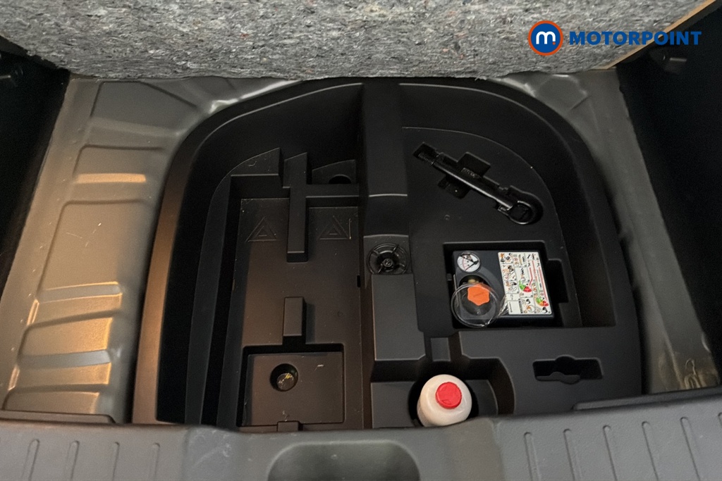 Nissan Juke N-Connecta Manual Petrol SUV - Stock Number (1685649) - 33rd supplementary image
