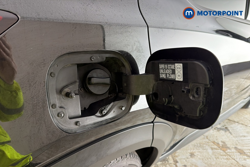 Nissan Juke N-Connecta Manual Petrol SUV - Stock Number (1685649) - 41st supplementary image
