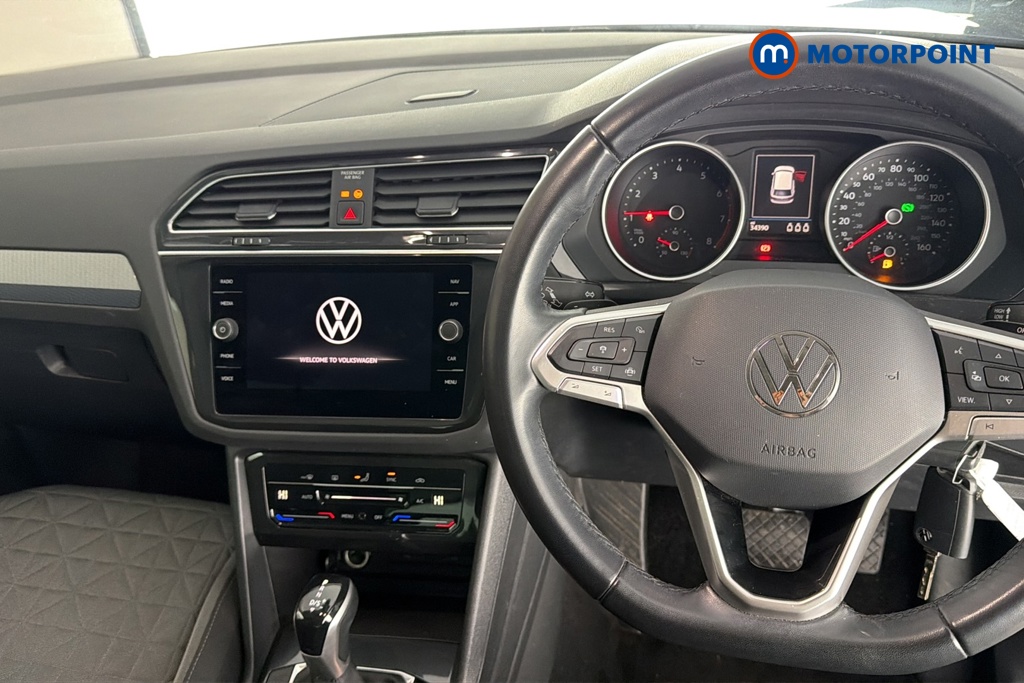 Volkswagen Tiguan Life Automatic Petrol SUV - Stock Number (1690217) - 1st supplementary image