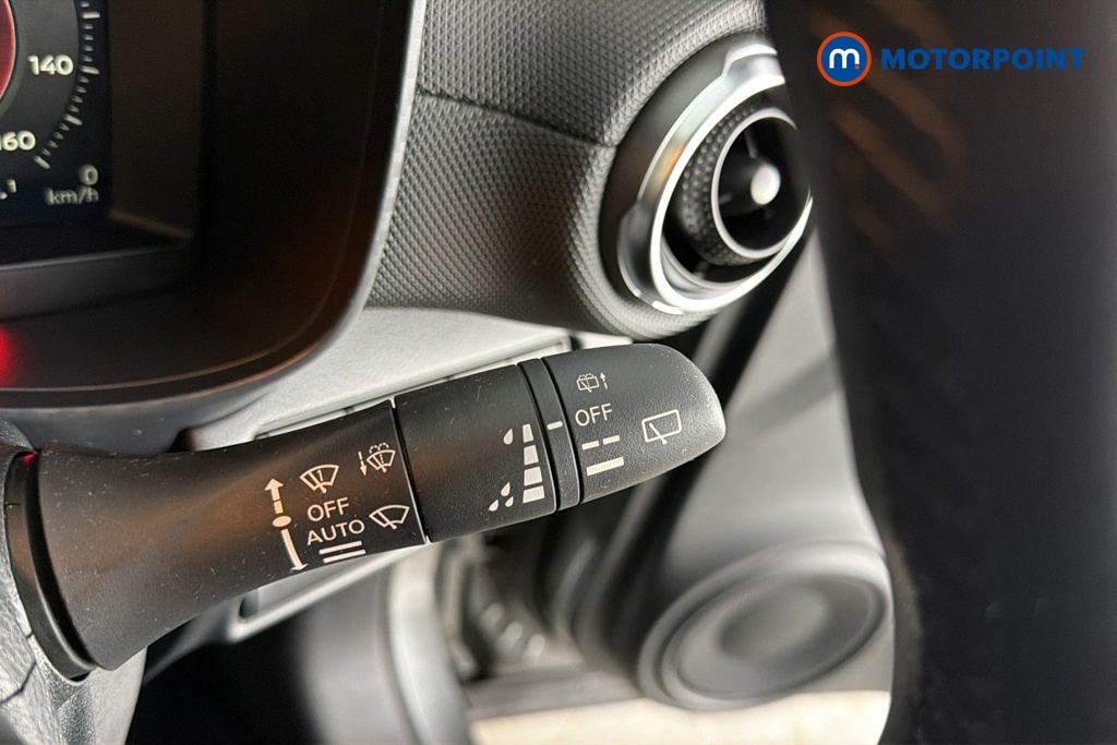 Nissan Juke N-Connecta Manual Petrol SUV - Stock Number (1692627) - 6th supplementary image